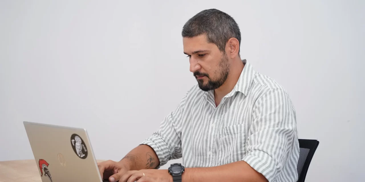 Rritja e Ekuilibrit Mes Procesit dhe Fleksibilitetit: Si Të Aplikoni Metodologjitë Hibride me Ndihmën e PMable