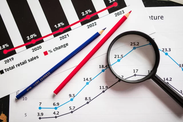 Data visualization of retail sales trends analyzed by a Swiss Program Management Professional.